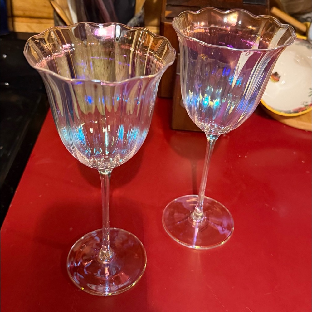 LIKE NEW ANTHROPOLOGIE set of two Fleur iridescent wine glasses! - Picture 4 of 5